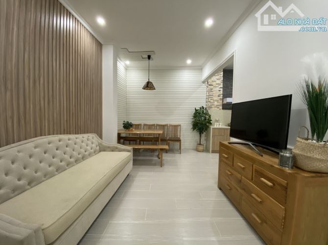 NHÀ PHỐ MẶT TIỀN NGUYỄN VĂN TRỖI 6,35M -78M2 CÓ 6 TẦNG 8 CĂN HỘ+ 2PN, HĐ THUÊ 45TR/THÁNG - 3