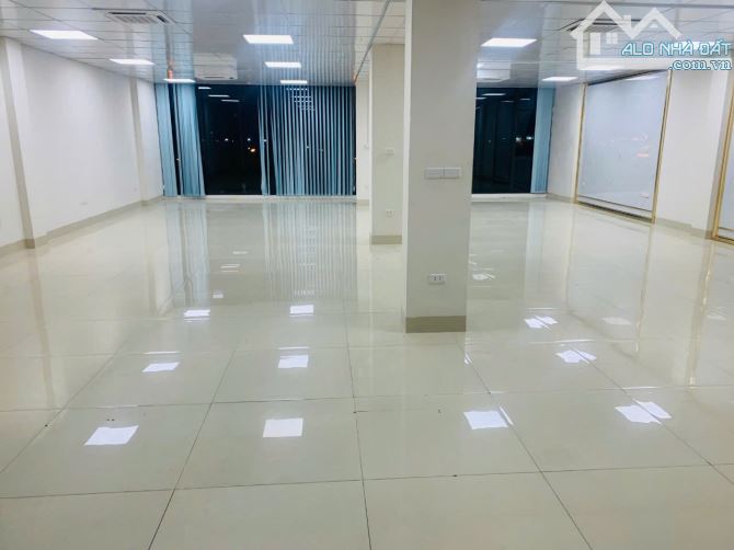 Cho thuê nhà KĐT Văn Phú, Hà Đông 200m2, 5 tầng, mt 10m, thông sàn, thang máy, giá 80tr - 3