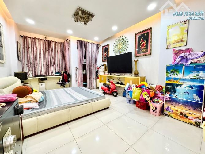 Tân Phú - giáp quận 11 - 80m2 - đường 6m - 4 tầng - nội thất xịn - gần đầm sen - 9tỷ n - 3