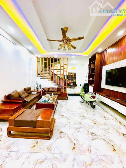 Hiếm Xuân Đỉnh Giáp Ngoại Giao Đoàn-Ngõ Thông Rộng- 70m 4 tầng mặt tiền 5m giá 13,5 tỷ - 3
