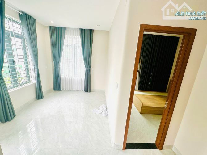 Nhà 3 tầng kiệt Nguyễn Công Trứ giá chỉ 5.x tỷ - Có thể làm homestay - 3