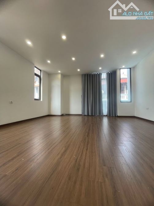 Bán gấp nhà Việt Hưng Long Biên 40m 5T MT5.3m hơn 7 tỷ gần ô tô lô góc thoáng sáng - 3