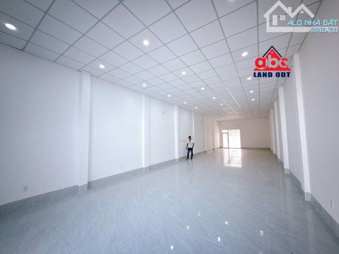 Bán nhà mặt tiền Đồng Khởi 305m2 gần cây xăng 26 -Tp.Biên Hoà - Giá 12tỉ8 - 3