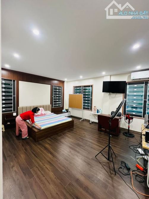 BIỆT THỰ SÂN VƯỜN TẠI ĐỘI NHÂN, 2 THOÁNG, VỈA HÈ Ô TÔ ĐỖ, KHU BIỆT THỰ LIỀN KỀ - 3