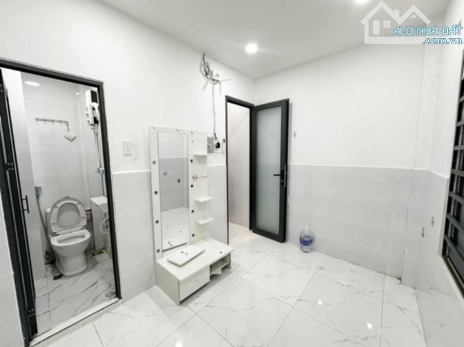 Bán nhà đường Phan Văn Trị, gần Nơ Trang Long, 3 lầu, 13m2, nhỉnh 2 tỷ - 4