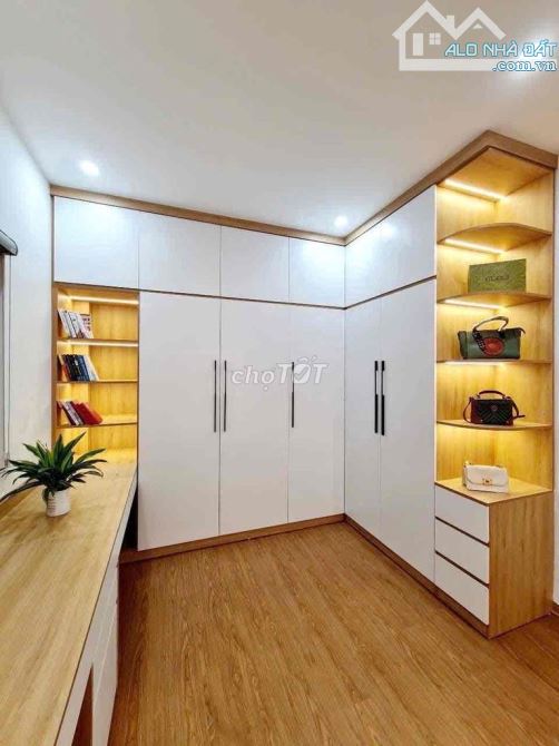 Rất Hiếm, Nhà Lô Góc 68m2 - 4 tầng - Chủ Tặng Full Đồ -Nơ Trang Long + Diện tích: 68m2 - 5