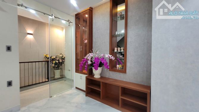 Bán nhà 3 tầng nở hậu tài lộc gần 7m, hẻm VIP 68 Nguyễn Tư Giản P.12 DT:4x14 Giá:9.7 Tỷ TL - 5