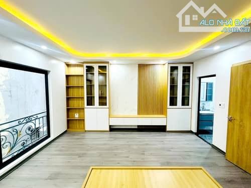 Có 102 nhà Phố Tứ Liên bao giá thị trường 37m2x5tầng thang máy , Mt 5m , giá chỉ 8tỷ - 5