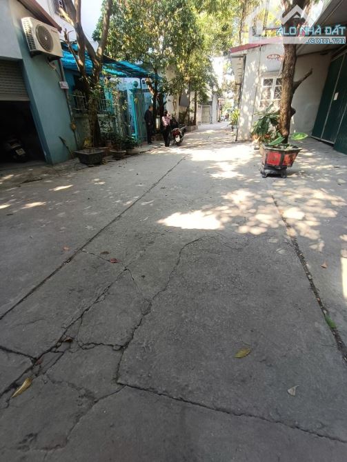 NHÀ DÂN XÂY ĐẸP LÔ GÓC 3 THOÁNG Ô TÔ ĐỖ CỬA VĂN QUÁN HÀ ĐÔNG 80m 9 TỶ - 9