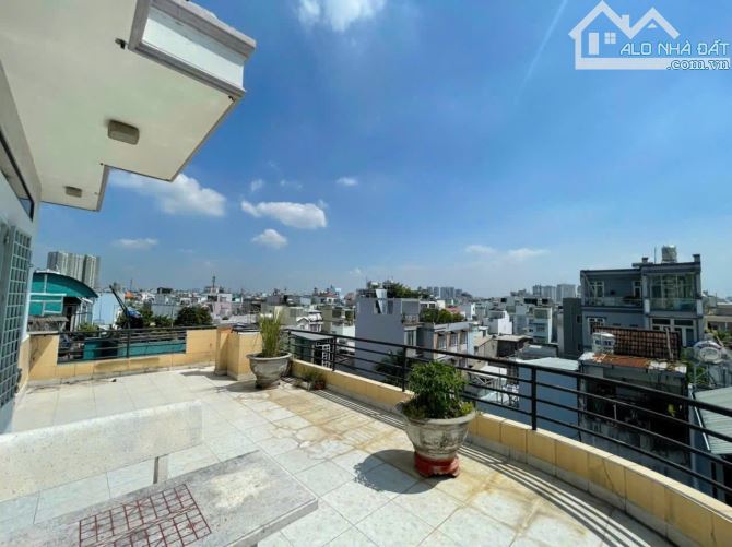 Căn Penthouse 80m2 ngay trung tâm quận 4 - 9