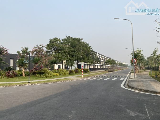 Bán 200m2 Hà Đô Charm Villas, mặt đường Liên khu 8 rộng 50m, giá siêu rẻ chỉ 36.5 tỷ - 2