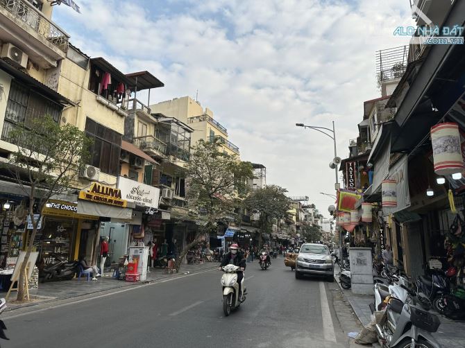 Mặt phố Hàng Đào 135 tỷ, 141m2, mặt tiền 4m, xây 4 tầng.