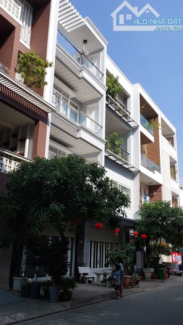 Bán nhà mặt tiền kdc Phú Mỹ Chợ Lớn Q7, 4x18, 4 tầng, nhỉnh 12 tỷ