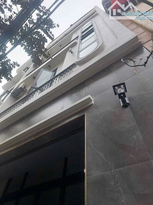 BÁN NHẦ ĐẸP Ở LUÔN TẠI NGỌC TRÌ LONG BIÊN- Ô TÔ ĐỖ GẦN- DIỆN TÍCH RỘNG 51M - MẶT TIỀN LÝ