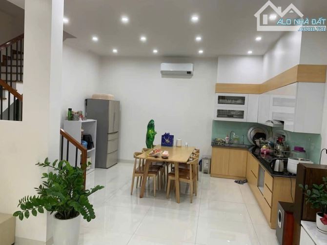 C.H.O T.H.U.Ê tại Phố Cấm - đông khê, 60m2, 3 tầng, 2 ngủ full, 8 triệu