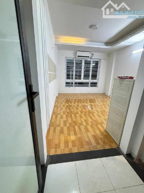 Bán nhà trần cung . 38m2 . 6 tầng . Thang máy . 9 tỷ…..