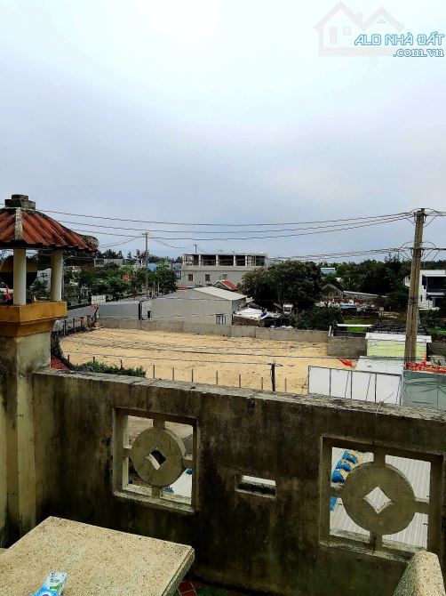 Nhà Mt Lạc Long Quân, Dt 535m2, Ngang 18m, Đg 20m, Giá 9,7 Tỷ.
