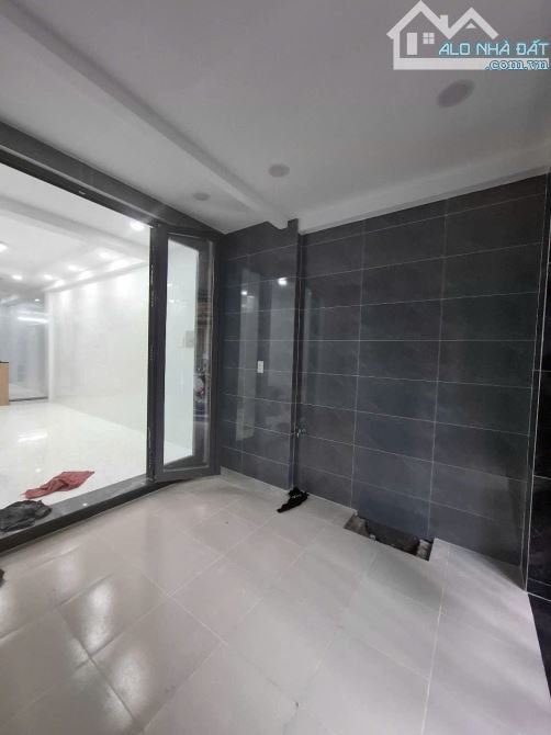 Ngay Hà Đô, Hẻm ô tô 285 CMT8, 44m2, 3 lầu, 3 Pn, 4 WC,