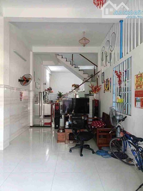 Bán Gấp Nhà 3 Tầng MT Phạm Sư Mạnh gần cầu NguyễnTriPhương, dt 125m2 . Hơn 6 Tỷ