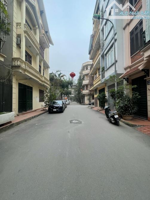 Đại Kim - Phân lô oto, vỉa hè 2 bên - 51m*5T - 18 Tỷ - Không đăng ảo