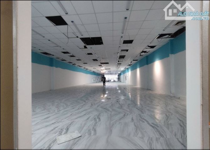 Cho thuê 700m2 nhà trống suốt mặt tiền đường Phan Huy Ích ~130tr~