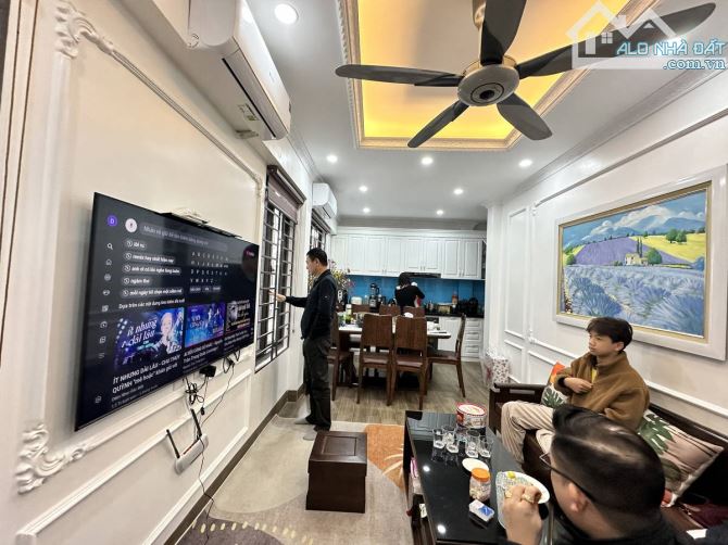 Bán Nhà Nguyễn Phúc Lai, Đống Đa 55m² , Ô Tô Đỗ Cửa , Nhà Đẹp Ở Ngay 13 Tỷ