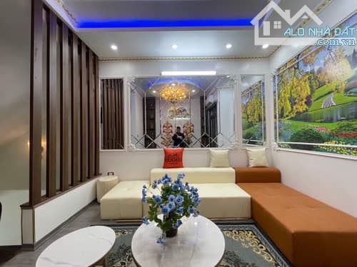 🔥HOT! NHÀ ĐẸP Ở LUÔN - GẦN PHỐ, Ô TÔ ĐỖ CỬA - Hai Bà Trưng, 39m², MT 4.6m, 4T, Giá 10.8 T