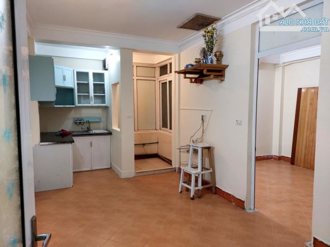 Bán CCMN 50m2, 2PN phố Tôn Thất Tùng, quận Đống Đa, cách phố 50m, giá 1.6 tỷ