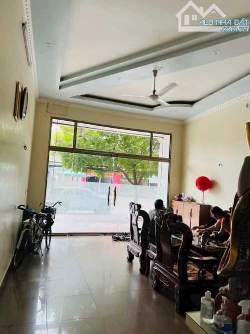 Bán nhà 2 tầng mặt đường kinh doanh Tôn Đức Thắng, gần ngã 3 Sở Dầu, Hồng Bànng