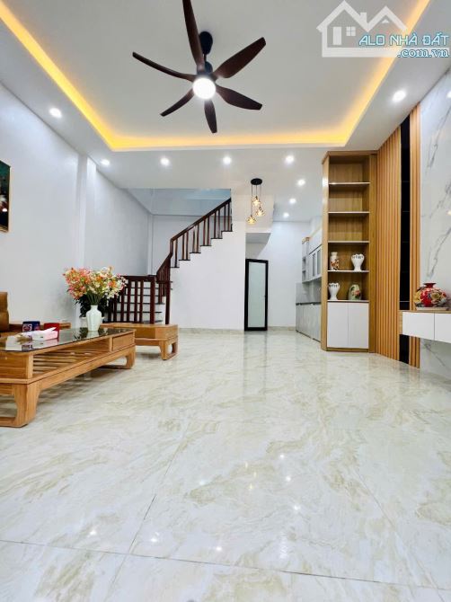 cần bán nhà 3 tầng ngõ 42 mai hắc đế, ngay cổng khu ĐT TUỆ TĨNH - 1