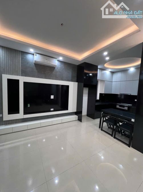 BÁN NHÀ  NGUYỄN VĂN CỪ 50M2, 5 TẦNG , 9.45 TỶ, LÔ GÓC , NHÀ MỚI, FULL NỘI THẤT, GẦN Ô TÔ - 1