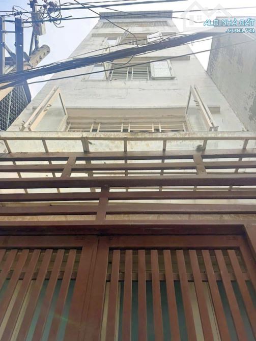 Nhà kiên cố, 50m2 đất, đúc 5 lầu, 9 phòng ngủ. Ngay sân bay - 1