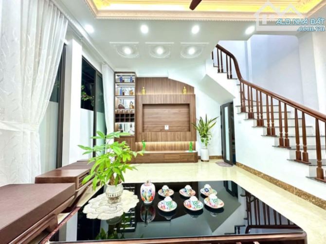 NHÀ ĐẸP CẦU GIẤY - FULL NỘI THẤT - NGÕ THOÁNG Ô TÔ TRÁNH - 7,9 Tỷ - 1