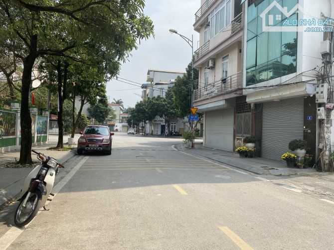 TĐC Thanh Am, Xóm Lò, vỉa hè 2, view hồ công viên, xây VP, DT 90m2, MT 6m, chỉ 15.2 tỷ - 1