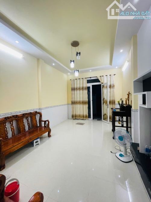 Bán Nhà Đẹp Linh Đông Ngay Chợ Thủ Đức 2 Tầng 70m2 Giá 4 Tỷ 990 - 1