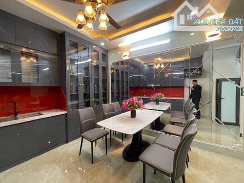 🔥HOT! NHÀ ĐẸP Ở LUÔN - GẦN PHỐ, Ô TÔ ĐỖ CỬA - Hai Bà Trưng, 39m², MT 4.6m, 4T, Giá 10.8 T - 1