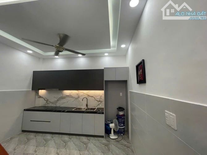 NHÀ 4 TẦNG GIÁP QUẬN 4, VỊ TRí ĐẸP - CHỈ 7,6 TỶ - 13