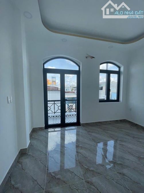 NHÀ 4 TẦNG GIÁP QUẬN 4, VỊ TRí ĐẸP - CHỈ 7,6 TỶ - 14