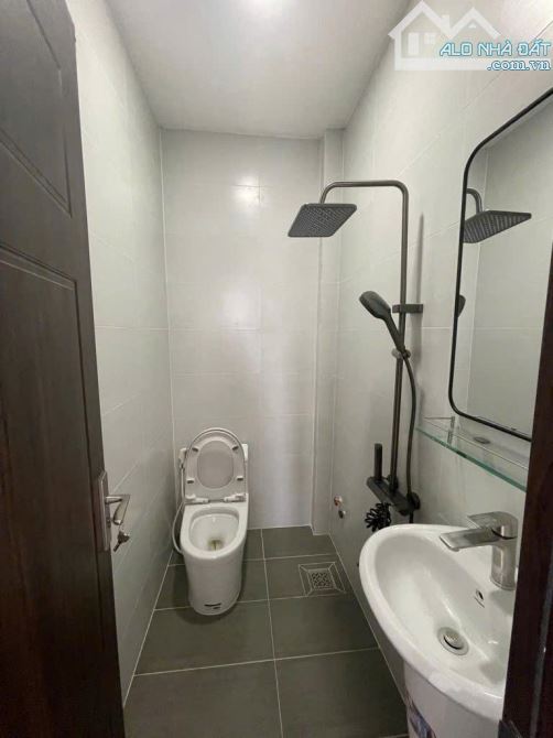 NHÀ 4 TẦNG GIÁP QUẬN 4, VỊ TRí ĐẸP - CHỈ 7,6 TỶ - 15