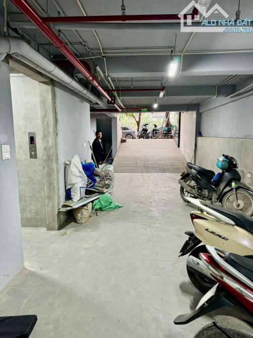 Tin Thật. Toà VP 9T thang máy Mặt phố Vũ Tông Phan, 95/106m2, MT 6.1m, 50 tỷ - 2