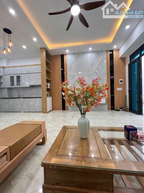 cần bán nhà 3 tầng ngõ 42 mai hắc đế, ngay cổng khu ĐT TUỆ TĨNH - 2