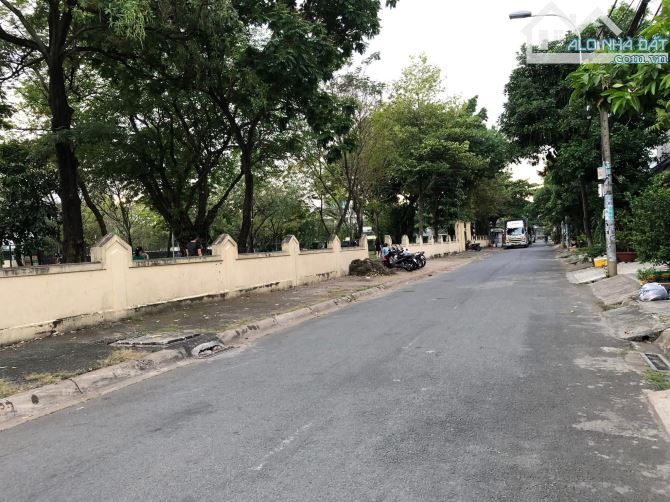 Bán cặp đất MT đường số 25 khu Tên Lửa, Bình Tân, đối diện công viên. Dt:10x20m. - 2
