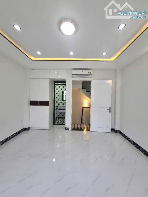 BÁN NHÀ GIÁ RẺ HƠN THỊ TRƯỜNG ĐƯỜNG HUỲNH VĂN BÁNH, P15, PHÚ NHUẬN.GIÁ 4,22TỶ/63M2 GẦN CHỢ - 2