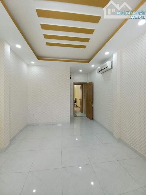 BÁN NHÀ Q4: TÔN ĐẢN, 39m2,(3,6x11) 2LẦU, BTCT, 3PN. GIÁ 3tỷ95 - 2