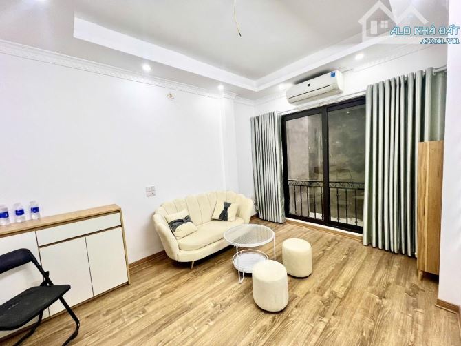 💵HƠN 5 TỶ💵NHÀ HOÀNG HOA THÁM- 31M², 5T, MT 3M - FULL NỘI THẤT- CÓ SÂN RIÊNG - NGÕ TO - 2