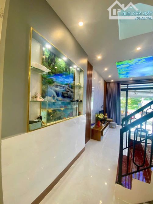 Nhà lầu có ban công mặt tiền Sơn Thông - 2