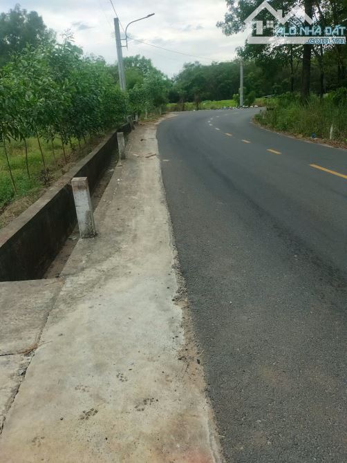 Bán đất SKC thuộc Vĩnh Tân - Tân Uyên. DT 1,5Ha - 2