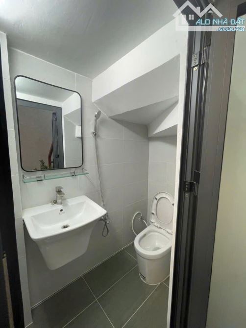 NHÀ 4 TẦNG GIÁP QUẬN 4, VỊ TRí ĐẸP - CHỈ 7,6 TỶ - 2