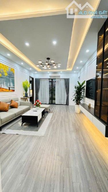 Chính chủ mở bán căn nhà 6 tầng x 44m² X 5,6 tỷ Nguyễn Văn Cừ, Gia Thuỵ, Long Biên - 3