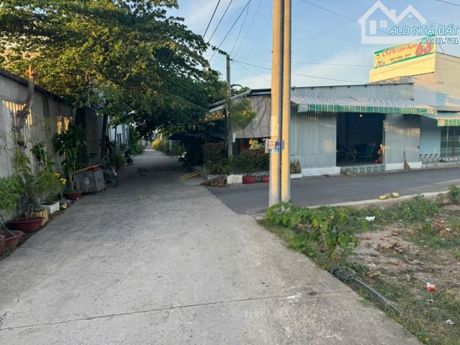 🌳 Cần chuyển nhượng lại nền đất mặt tiền đường dân sinh Mậu Thân.  👍 Vị trí : sát cafe 6 - 3